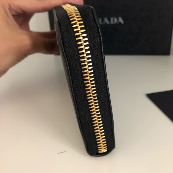 New Prada saffiano leather wallet black zip - Picture 5 of 8